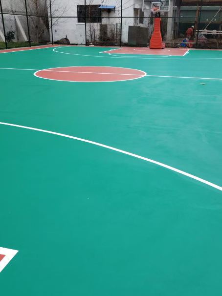 日照 球场长期使用易出现地面开裂